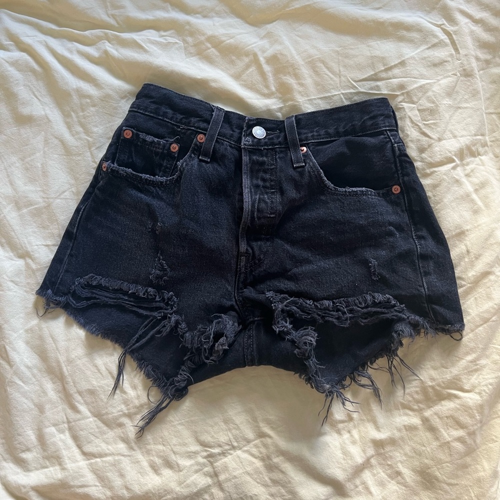 Levi’s 501 shorts size 24 🖤🐼🏴‍☠️